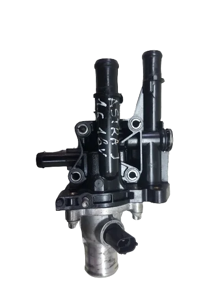 Obniżka ceny OPEL ASTRA IV J 1.6 16V A16XER OBUDOWA TERMOSTATU