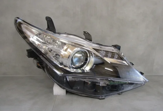 Lampa Przód Toyota Auris II 2 ZWYKŁA SOCZEWKA Z LED 12-15 RH PRAWA 81110-02E20 Ostatnia szansa