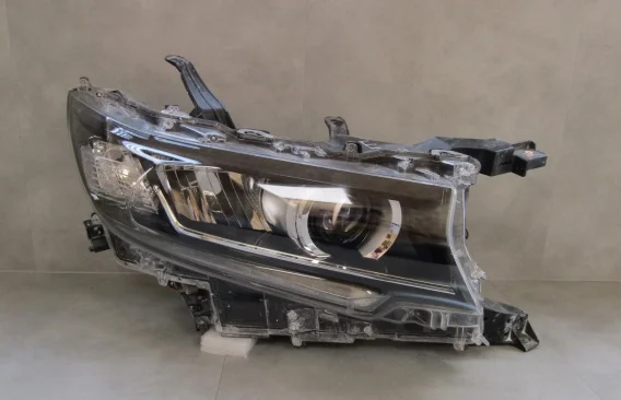 Lampa przód Toyota Land Cruiser J150 LIFT LED 18-22 RH Szybka dostawa